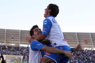 Matías Alustiza opacó la presencia de Ronaldinho; con un par de golazos desde fuera del área, el ariete ayudó al Puebla a golear a Querétaro. Cuauhtémoc Blanco jugó 13 minutos. (jammedia)