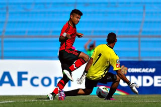 El delantero santista Eduardo Aguirre vio acción y tuvo la oportunidad de marcar un gol en el partido de ayer. Tri Sub-17 inicia camino a Mundial con una victoria
