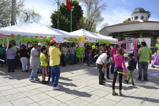 
La ciudadanía comenzó a llegar desde aproximadamente las 11 de la mañana, para participar en otras actividades como pintura, manualidades, pinta caritas y más. (El Siglo de Torreón)