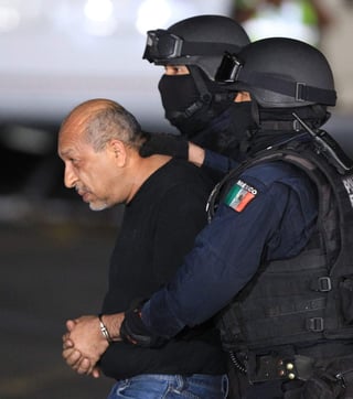 Señalo que al momento de su detención, Servando Gómez manifestó que a pesar del operativo podría defenderse, pero que no lo hacía por la seguridad de sus seres queridos. 
