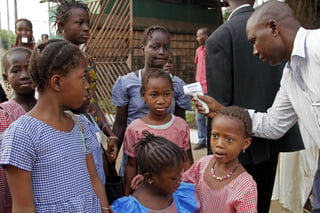 Plan. La nueva vacuna será probada en Guinea para después aplicarla en los demás países. (EFE)