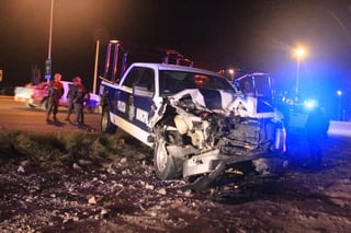 Daños. Inservible quedó la camioneta que era conducida por la mujer, al igual que el vehículo que impactó.