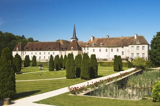 Château de Gilly es un testimonio vivo de la historia de Francia, del esplendor y la gloria de épocas pasadas.