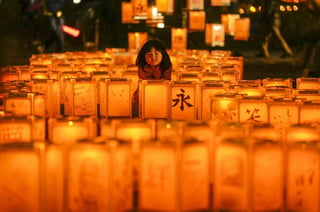 A lo largo de todo el país se celebraron emotivos actos en recuerdo a las más de 18,000 víctimas que causó la tragedia, la más grave que ha azotado a Japón desde la II Guerra Mundial. (EFE)