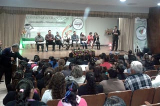 Graduación. Realizan entrega de certificados de alfabetización, primaria y secundaria a mujeres de Gómez Palacio. (EL SIGLO DE TORREÓN)