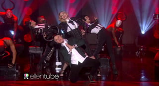 Ellen se unió a Madonna al final de su actuación. (Ellentube.com)