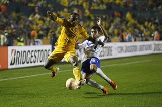 Una noche de ensueño fue la que tuvo Tigres con su afición luego de golear 4-0 ayer a San José de Oruro. (Jam Media)