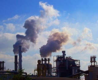 Riesgos. La contaminación atmosférica es un factor de riesgo para contraer cáncer de pulmón, afirman expertos.