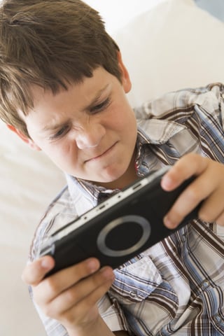 Los videojuegos pueden ser una influencia nociva para niños y jóvenes en cuanto a sus actividades escolares y sociales, pero también pueden aportar herramientas que les permitirán desarrollar una inteligencia emocional que ayudará a la toma acertada de decisiones