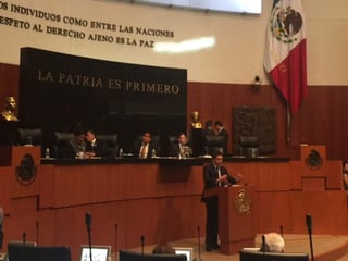 El Senador Luis Fernando Salazar presentó ante el pleno una propuesta para reformar la Ley de Migración. (Twitter)