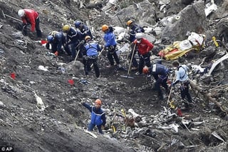 El avión quedó totalmente destruido sobre los Alpes Franceses matando a 150 personas de distintas nacionalidades. AP