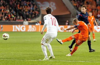 Con gol de Wesley Sneijder en los últimos minutos, Holanda empató 1-1 ante Turquía en partido rumbo a la Euro 2016. (EFE)