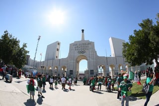 Fue mucha la asistencia al Coliseo de Los Ángeles, en Estados Unidos, por parte de aficionados mexicano. (EFE)