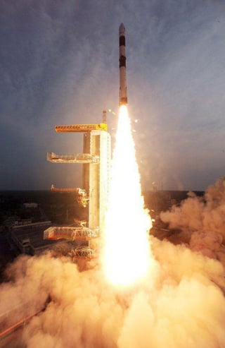 La India cuenta con uno de los programas espaciales más activos del mundo, con el lanzamiento hasta ahora de más de 100 misiones desde su fundación hace poco más de medio siglo. (ARCHIVO)