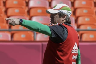 El director técnico de la Selección Mexicana, Miguel Herrera, aún tiene dudas en cuanto a quiénes llevará a Copa Oro y Copa América.  (Jam Media)