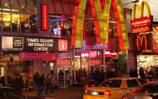 Los creadores de la 'Big Mac' contemplan subir al menos un dólar al sueldo base fijado por ley en los lugares donde opera locales directamente.