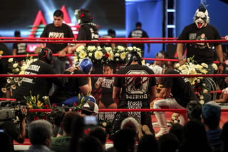 La empresa de lucha libre Triple AAA rindió un homenaje al Hijo del Perro Aguayo ayer en el Auditorio Miguel Barragán. (Agencia El Universal)