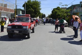 Apoyo. Vía crucis de la Diócesis de Gómez contó con la participación de unidades y elementos de Protección Civil y Tránsito. (Claudia Landeros)