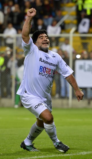 Diego Maradona celebra. (AP)