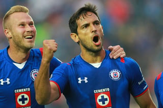 Los goles de la victoria fueron obra del paraguayo Roque Santa Cruz, a los minuto cuatro y 14, el segundo de penal. (JAMMEDIA)