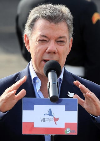El presidente de Colombia, levantó la orden de suspensión de los bombardeos contra los campamentos de las FARC, en respuesta al ataque de este grupo armado que dejó once militares muertos en el suroeste del país. (ARCHIVO)