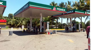 En el puerto. Dos de las gasolineras fueron incautadas en el puerto de Lázaro Cárdenas.