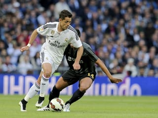 Chicharito aprovechó la lesión de Gareth Bale y contribuyó con un pase de gol para Cristiano Ronaldo. Barcelona y Real Madrid ganan de forma apretada