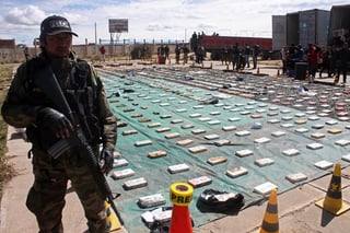 La Policía de Bolivia decomisó 654 kilos de clorhidrato de cocaína, valorados en 48 millones de dólares, que estaban escondidos en un vehículo que transportaba chatarra a Chile y cuyo destino final era España. (EFE)