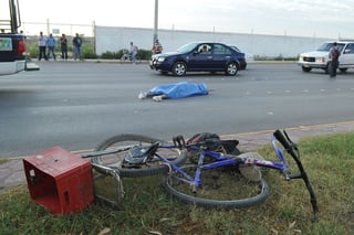 Fallece. El ciclista perdió la vida en el mismo lugar donde ocurrió el accidente.