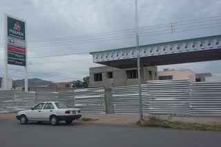 Molestia. La gasolinera se encuentra sobre la calzada de Juamblez, entre la privada Díaz Mirón y la avenida Hidalgo. (GUADALUPE MIRANDA)