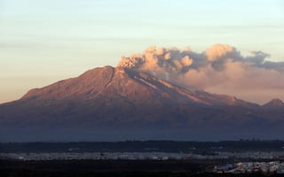 En actividad. El director de protección civil señaló que la actividad del volcán puede durar semanas y hasta meses.