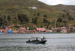 El lago Titicaca, compartido por Bolivia y Perú y considerado el más alto del mundo al estar a casi 4,000 metros sobre el nivel del mar, recibe a través del río Katari vertidos procedentes de la ciudad de El Alto. (ARCHIVO)