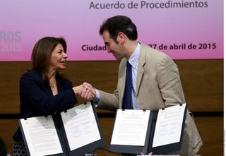 Apoyo.  Lorenzo Córdova recibió a Laura Chinchilla, representante de la misión de observación electoral de la OEA.