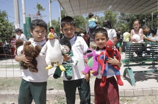 El cuadro de Torreón en el día del niño realizó por tercer año consecutivo el denominado Guerretón, evento creador para otorgar obsequios a infantes. 