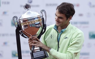 Roger Federer se convirtió en el primer campeón del torneo ATP de Estambul. (EFE)