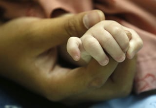 El bebé de 1.264 gramos (dos libras-12,6 onzas), llamado Angel, nació este mes en el Hospital Metodista de la Mujer. (Archivo)