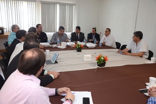 Alertas. Miembros del GEL se reunieron ayer con el alcalde Miguel Ángel Riquelme para pedirle al detalle, los problemas de inseguridad que se han registrado recientemente en la ciudad. (Jorge Téllez)