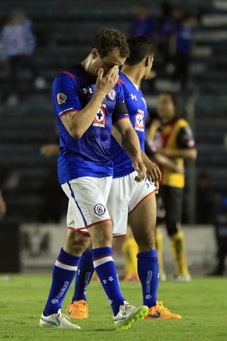 Cruz Azul sumó su segundo fracaso consecutivo al quedar fuera de la liguilla del Clausura 2015, luego de caer 0-2 con Leones Negros de la UdeG. (JAMMEDIA)