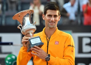 Djokovic alargó a 22 su racha de triunfos al mostrarse demasiado consistente y rápido para el suizo, que nunca ha conseguido el campeonato en el Foro Itálico en 15 apariciones. (EFE)
