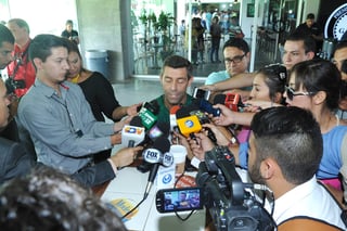 Pedro Caixinha atendió a los medios de comunicación en una jornada inusual en el TSM. (Ramón Sotomayor)