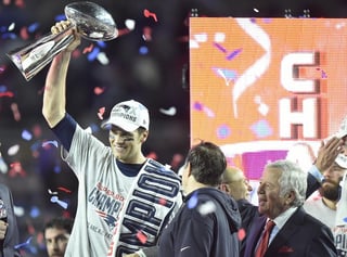 El quarterback Tom Brady fue suspendido por los cuatro primeros partidos de la temporada de 2015. (EFE)