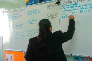 Los maestros señalan que las vacantes han sido reasignadas a docentes, y no a quienes pasaron el examen de oposición, como marca la convocatoria. (ARCHIVO)