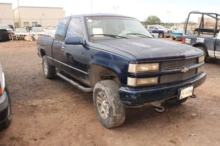 La unidad que aparece como responsable fue la camioneta Chevrolet pick up, color azul, modelo 1994, con placas de circulación EY-41719 de Coahuila. 