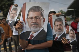 Liberación. Cientos piden la liberación de Mohamed Mursi, a pesar de que está condenado a pena de muerte. 