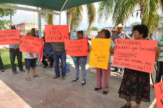 BLOQUEO. Desde la mañana los manifestantes se apostaron a las afueras de la dirección de policía en Matamoros.