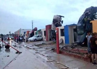 El alcalde confirmó un saldo preliminar de 10 personas fallecidas por el tornado que azotó Ciudad Acuña. (Twitter)