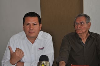 Elecciones 2015. Enrique Guzmán del Río (izq) es el candidato de Morena por el distrito 05. (FABIOLA P. CANEDO)