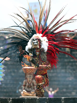 Ceremonia de encendido del Fuego Nuevo, rumbo a los XVII Juegos Panamericanos Toronto 2015, ayer en la zona arqueológica de Teotihuacán en el Estado de México. Fuego Panamericano inicia recorrido