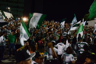 Las celebraciones por el triunfo del equipo Santos Laguna sobre Gallos del Querétaro, dejaron un saldo de 15 personas detenidas.  