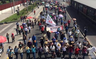 Encabeza la manifestación la sección XVIII de Michoacán y se han sumado integrantes del Sindicato adheridos a la CNTE de la sección IX del Distrito Federal. (Twitter)
